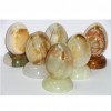 Сувенир из ценного природного камня Яйцо на подставке 8 см.